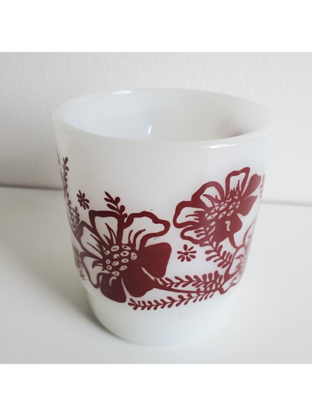 Anchor Hocking Milk Glass Mug Red Hibiscus Flowers Floral Stackable Vintage - Picture 3 of 8